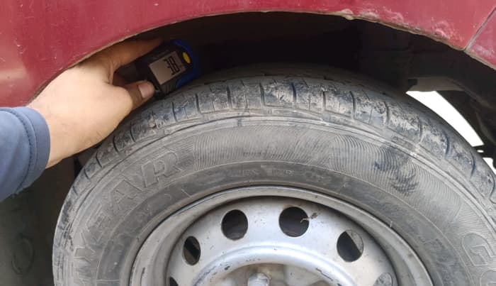 2014 Hyundai Eon ERA +, Petrol, Manual, 57,903 km, tyre
