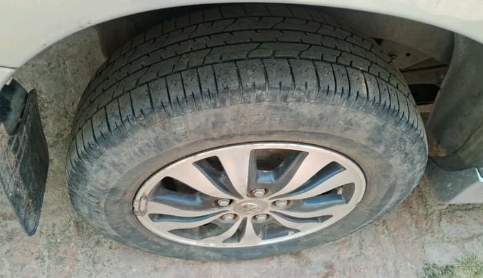 2015 Toyota Innova 2.5 VX 8 STR, Diesel, Manual, 90,241 km, tyre