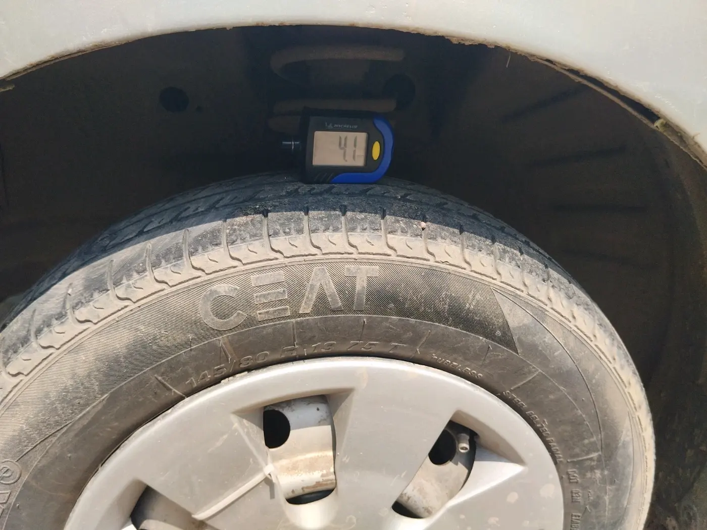 2014 Maruti Wagon R 1.0 LXI CNG, CNG, Manual, 1,30,497 km, tyre