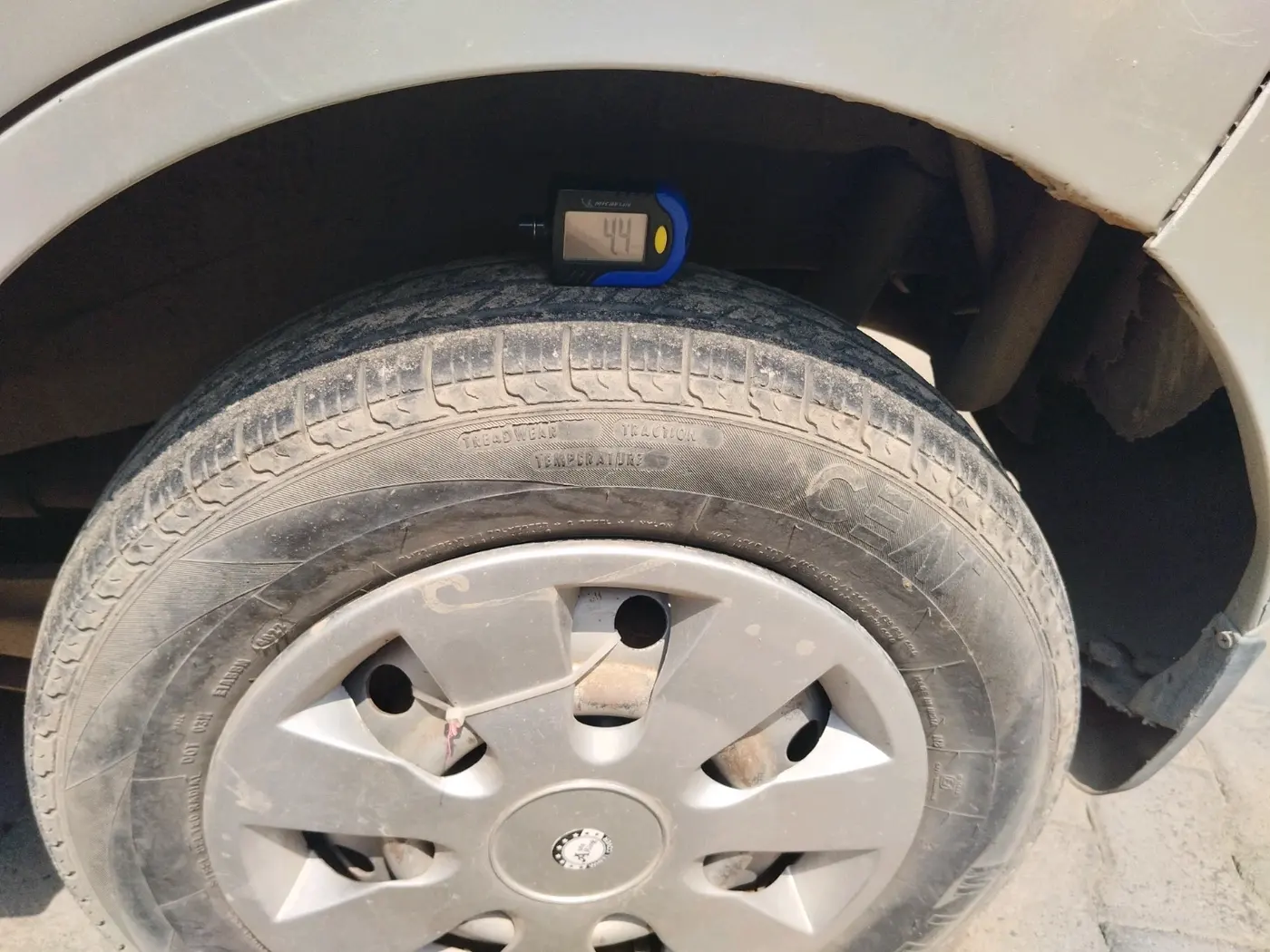 2014 Maruti Wagon R 1.0 LXI CNG, CNG, Manual, 1,30,497 km, tyre