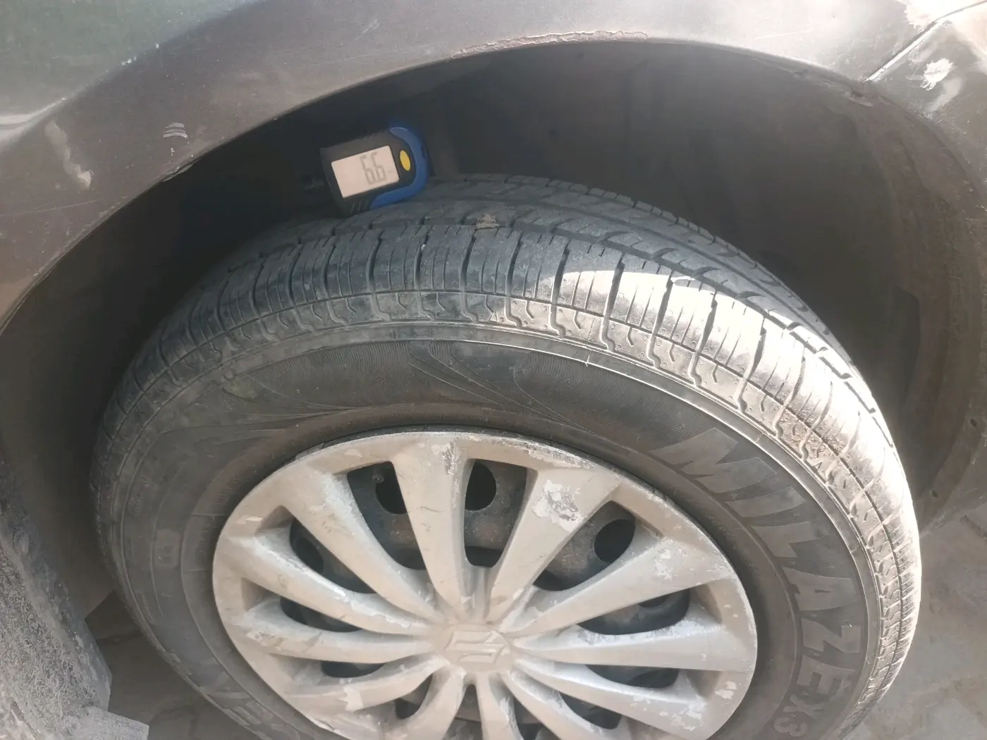 2015 Maruti Swift Dzire VXI, Petrol, Manual, 74,691 km, tyre