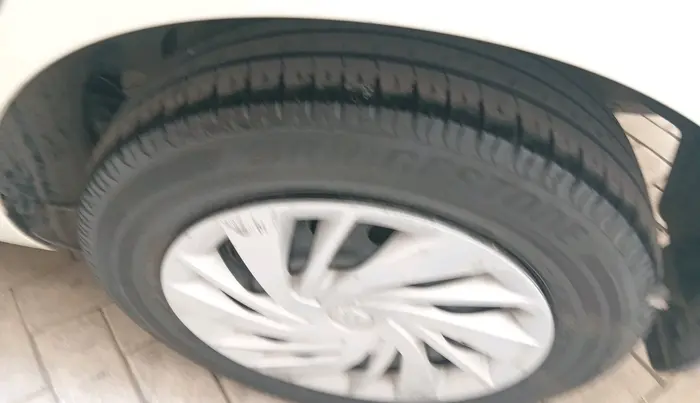 2022 Maruti Ertiga VXI CNG, CNG, Manual, 59,787 km, tyre