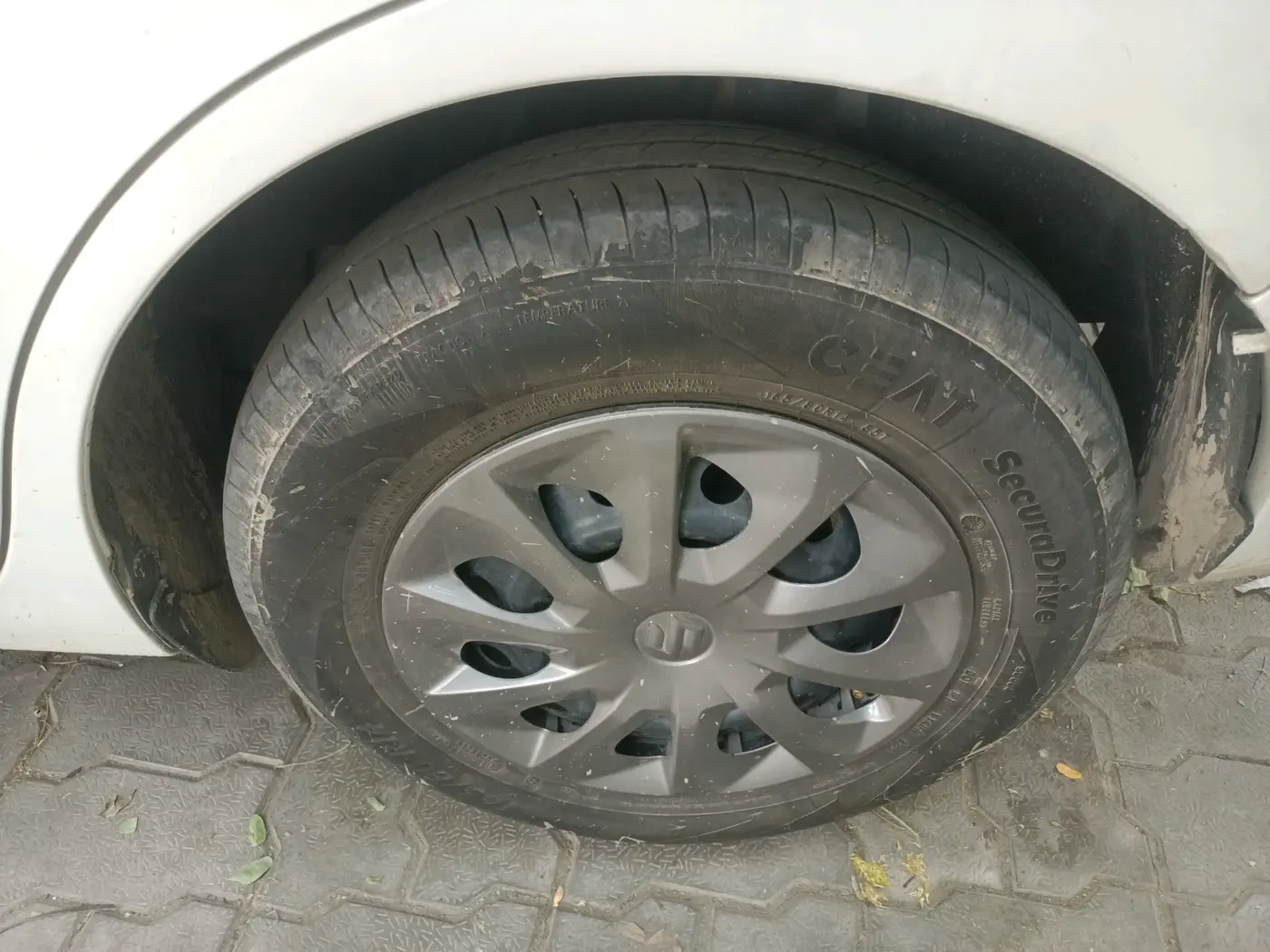 2025 Maruti Dzire VXi, Petrol, Manual, 21,024 km, tyre