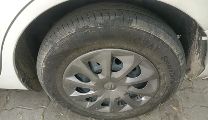 2025 Maruti Dzire VXi, Petrol, Manual, 21,024 km, tyre