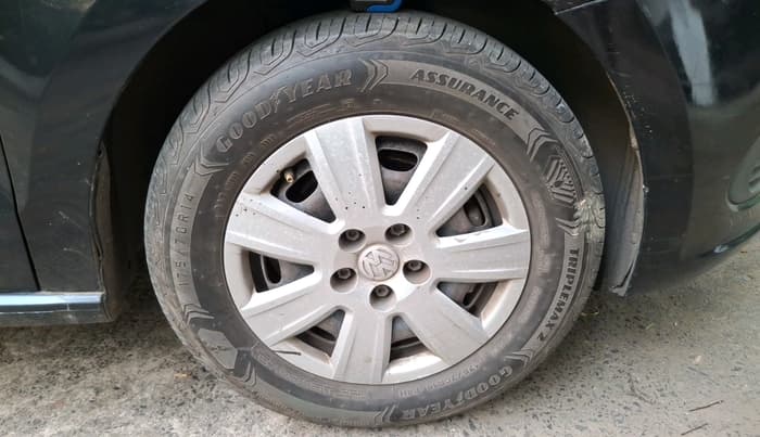 2013 Volkswagen Vento COMFORTLINE 1.6, Petrol, Manual, 65,306 km, tyre