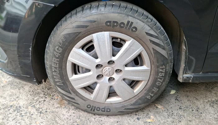 2013 Volkswagen Vento COMFORTLINE 1.6, Petrol, Manual, 65,306 km, tyre