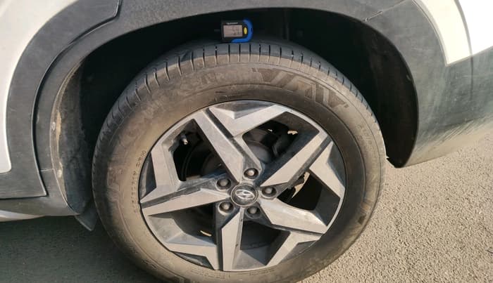 2022 Hyundai ALCAZAR PRESTIGE 1.5 MT 6STR, Diesel, Manual, 1,31,202 km, tyre