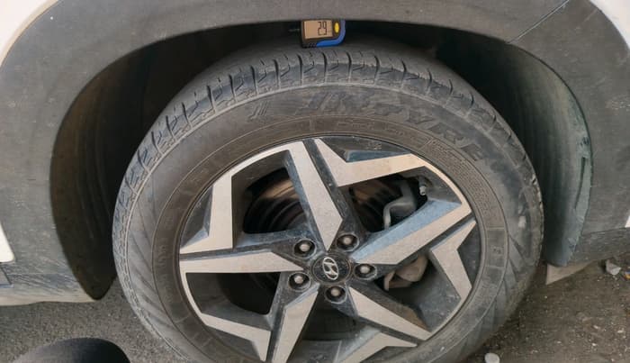 2022 Hyundai ALCAZAR PRESTIGE 1.5 MT 6STR, Diesel, Manual, 1,31,202 km, tyre
