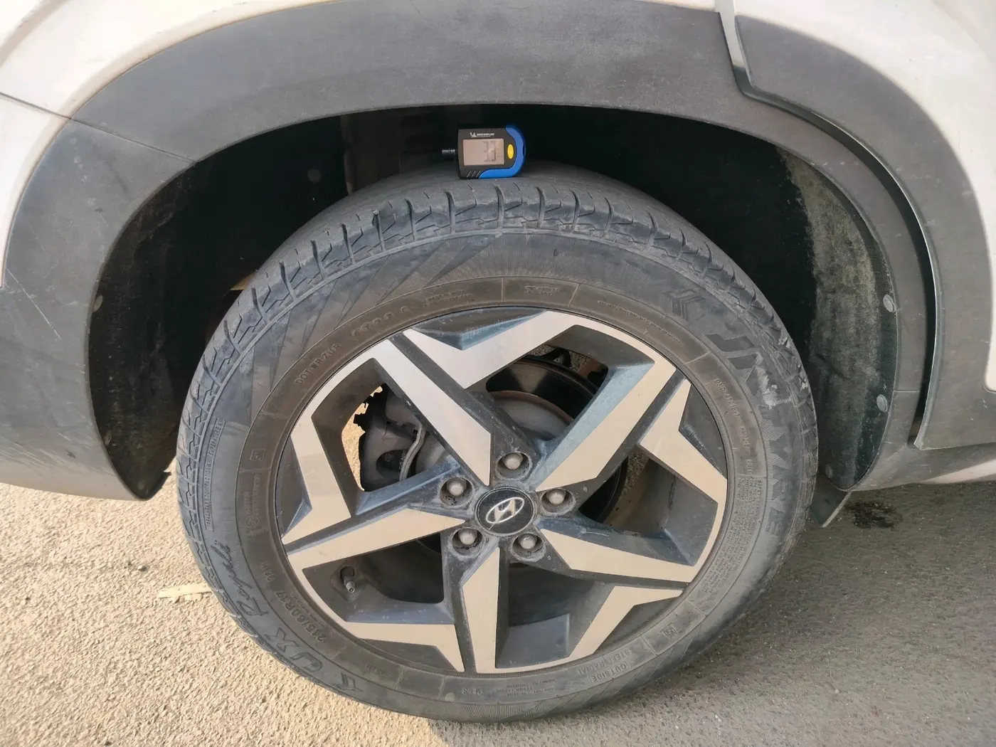 2022 Hyundai ALCAZAR PRESTIGE 1.5 MT 6STR, Diesel, Manual, 1,31,202 km, tyre