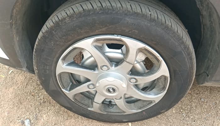 2025 Nissan MAGNITE Visia B4D 1.0 Petrol MT, Petrol, Manual, 1,903 km, tyre