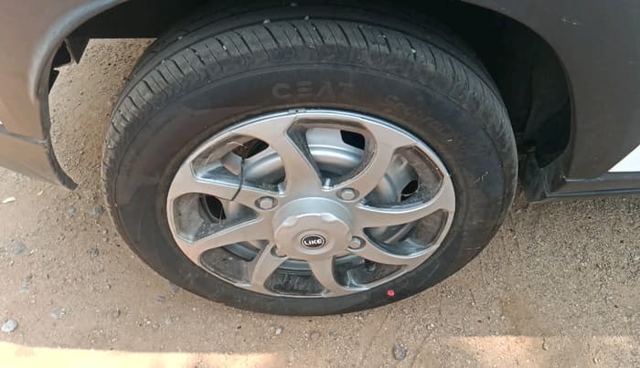 2025 Nissan MAGNITE Visia B4D 1.0 Petrol MT, Petrol, Manual, 1,903 km, tyre