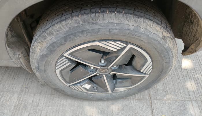 2023 Tata NEXON CREATIVE + AMT 1.5 DIESEL, Diesel, Automatic, 43,458 km, tyre