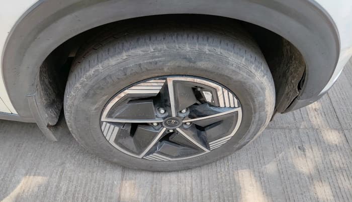 2023 Tata NEXON CREATIVE + AMT 1.5 DIESEL, Diesel, Automatic, 43,458 km, tyre