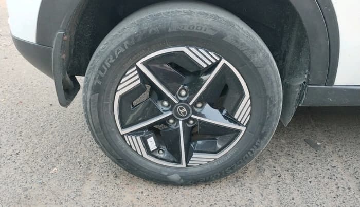 2023 Tata NEXON FEARLESS + SUNROOF DCA DUAL TONE 1.2 PETROL, Petrol, Automatic, 53,304 km, tyre
