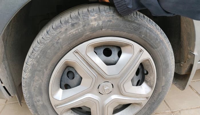 2020 Tata NEXON XM PETROL, Petrol, Manual, 60,005 km, tyre