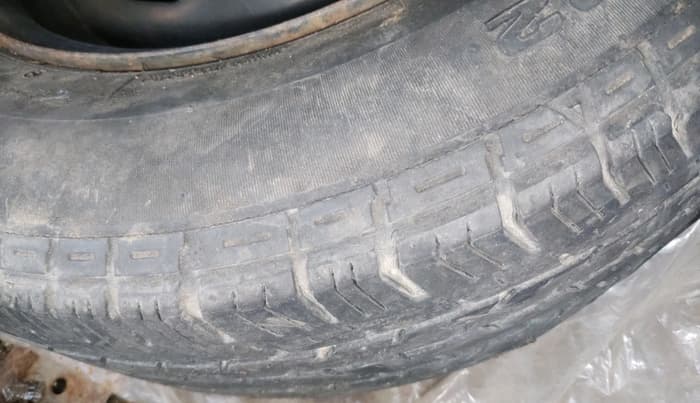 2011 Hyundai Accent GLE, CNG, Manual, 1,49,150 km, tyre