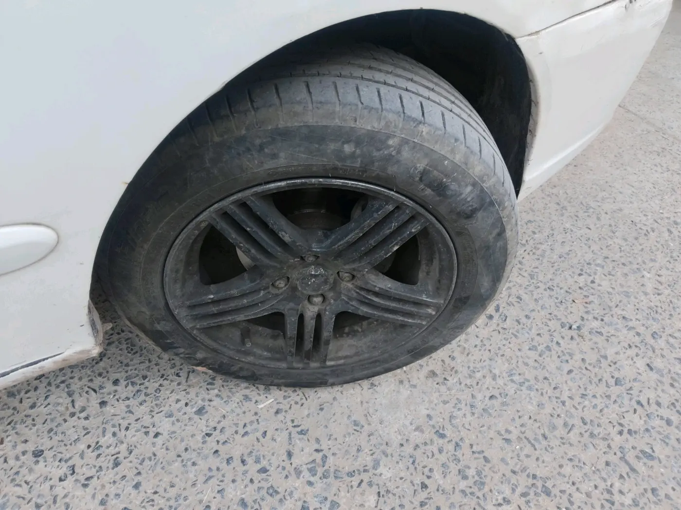2011 Hyundai Accent GLE, CNG, Manual, 1,49,150 km, tyre