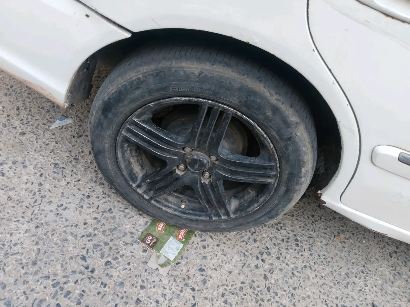 2011 Hyundai Accent GLE, CNG, Manual, 1,49,150 km, tyre