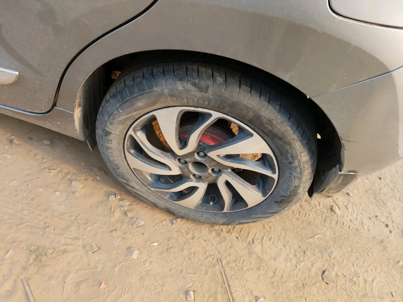 2021 Toyota Glanza G, Petrol, Manual, 1,00,695 km, tyre