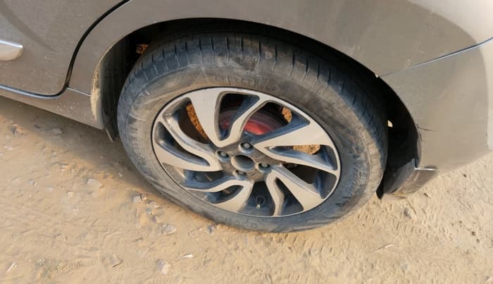 2021 Toyota Glanza G, Petrol, Manual, 1,00,695 km, tyre