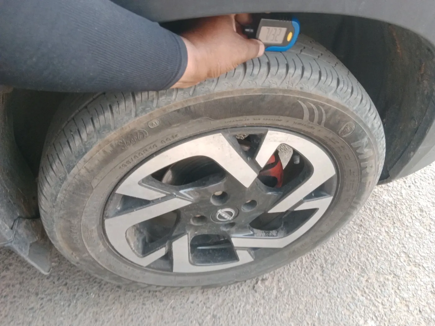2023 Nissan MAGNITE XV RED EDITION, CNG, Manual, 13,800 km, tyre