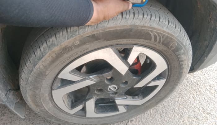 2023 Nissan MAGNITE XV RED EDITION, CNG, Manual, 12,660 km, tyre