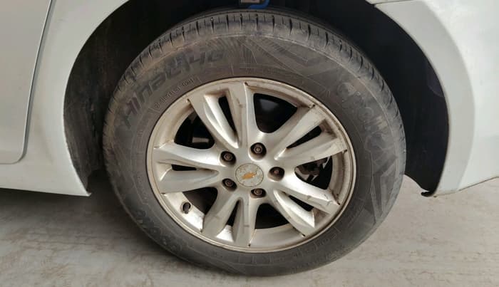 2017 Chevrolet Cruze LTZ AT, Diesel, Automatic, 1,12,611 km, tyre