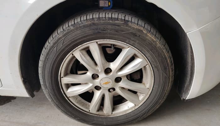 2017 Chevrolet Cruze LTZ AT, Diesel, Automatic, 1,12,611 km, tyre