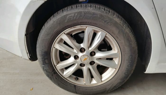 2017 Chevrolet Cruze LTZ AT, Diesel, Automatic, 1,12,611 km, tyre