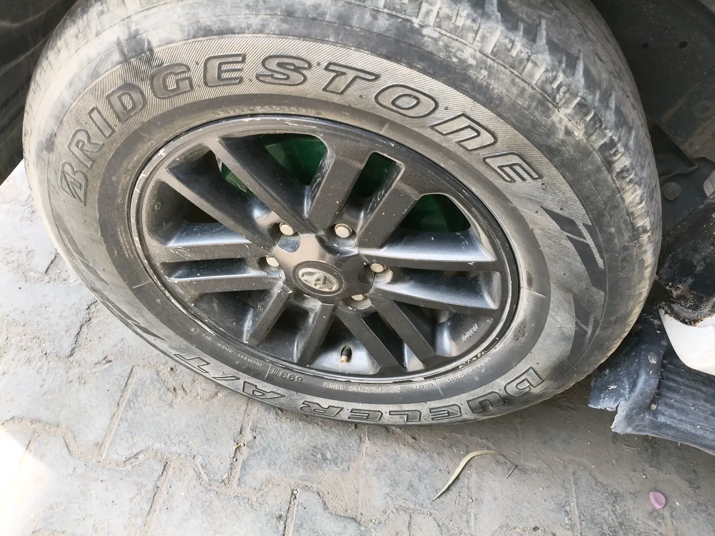 2015 Toyota Fortuner 3.0 4X2 MT, Diesel, Manual, 1,31,330 km, tyre
