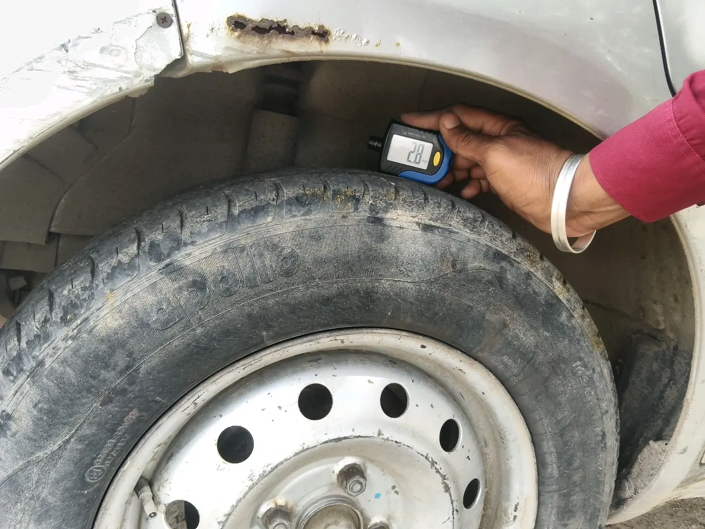 2011 Maruti Ritz VXI, CNG, Manual, 1,45,877 km, tyre
