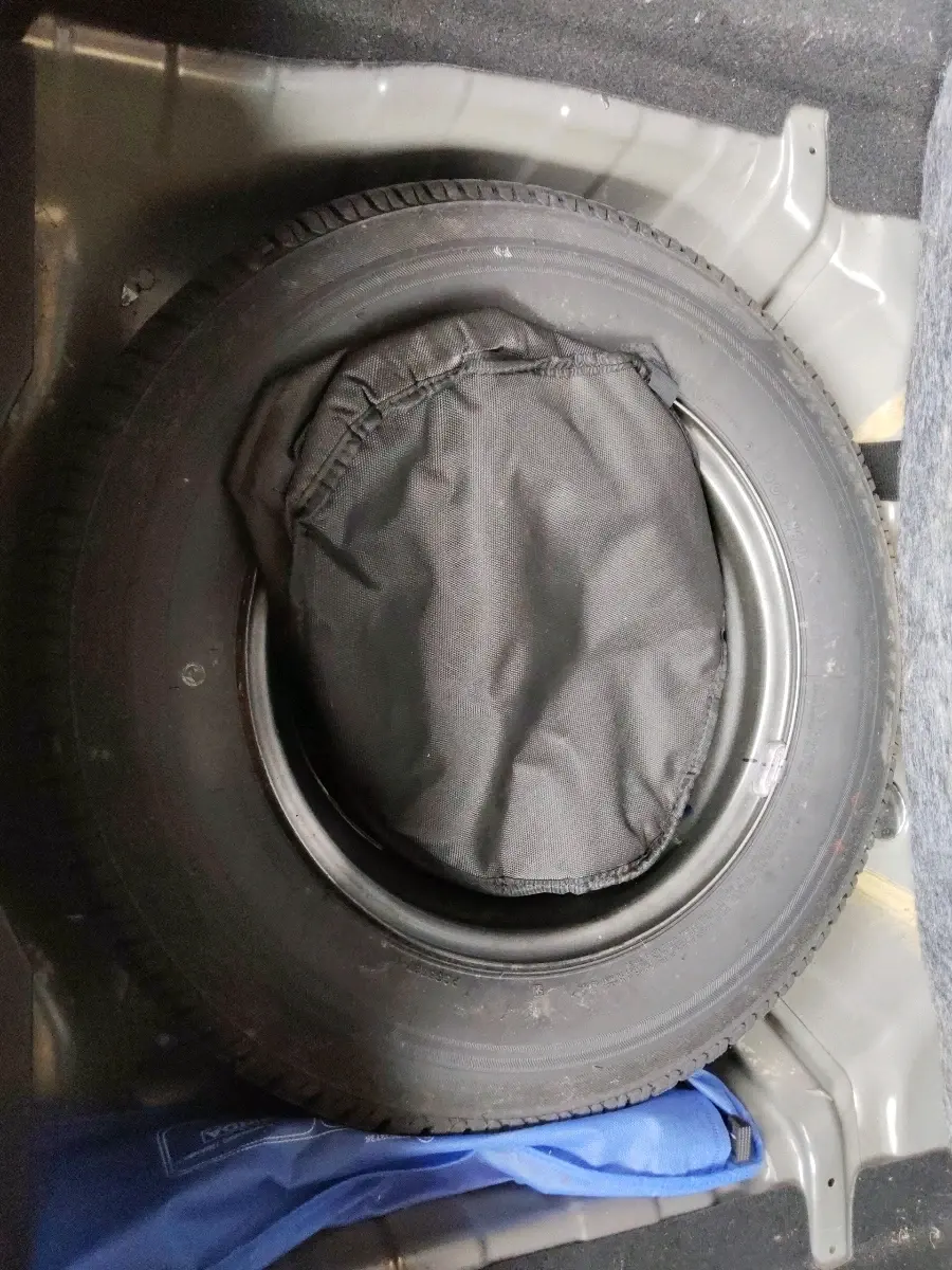 2022 Tata ALTROZ XM PLUS PETROL, Petrol, Manual, 20,303 km, tyre