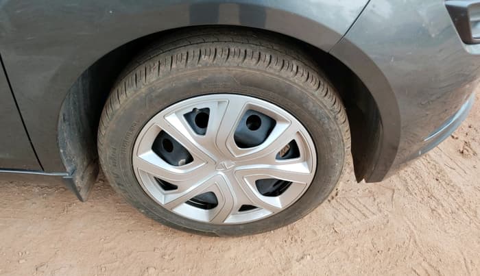 2022 Tata ALTROZ XM PLUS PETROL, Petrol, Manual, 20,303 km, tyre