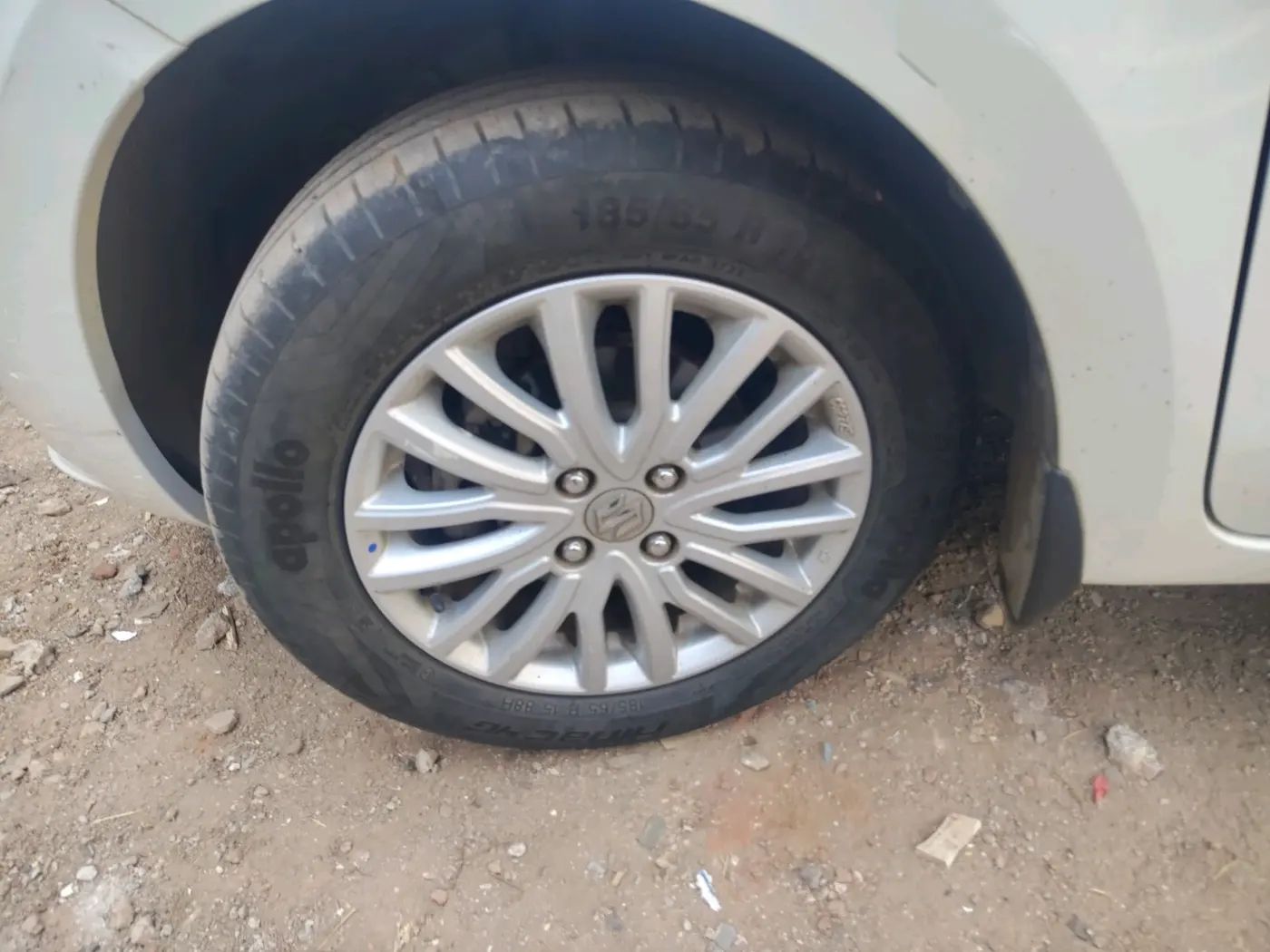 2022 Maruti Dzire ZXI CNG, CNG, Manual, 33,246 km, tyre