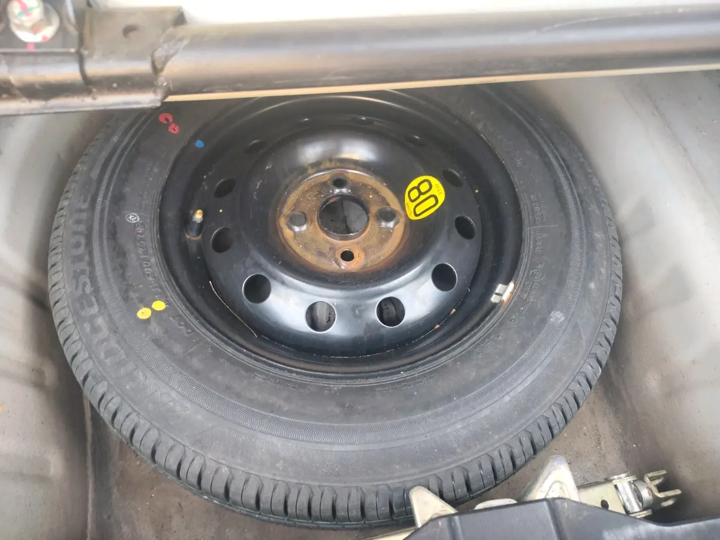 2022 Maruti Dzire ZXI CNG, CNG, Manual, 33,246 km, tyre