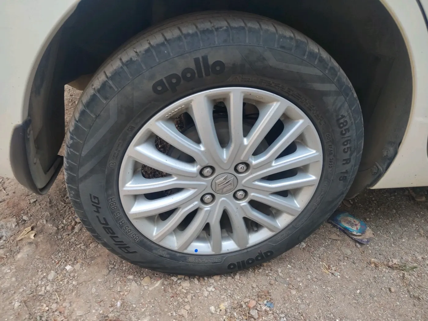 2022 Maruti Dzire ZXI CNG, CNG, Manual, 33,246 km, tyre