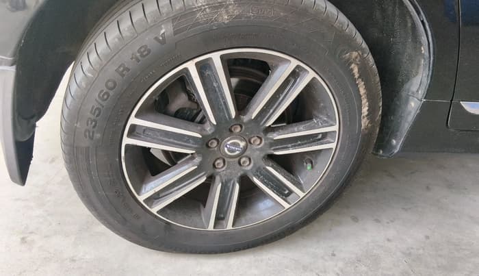 2016 Volvo XC 60 D4 Momentum, Diesel, Automatic, 2,19,069 km, tyre