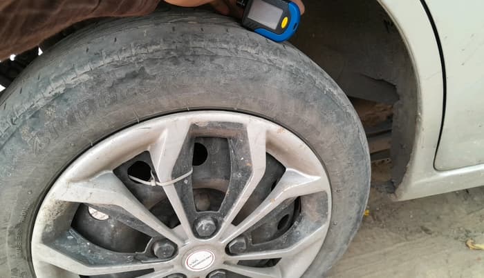2012 Maruti Wagon R 1.0 LXI, CNG, Manual, 1,10,089 km, tyre