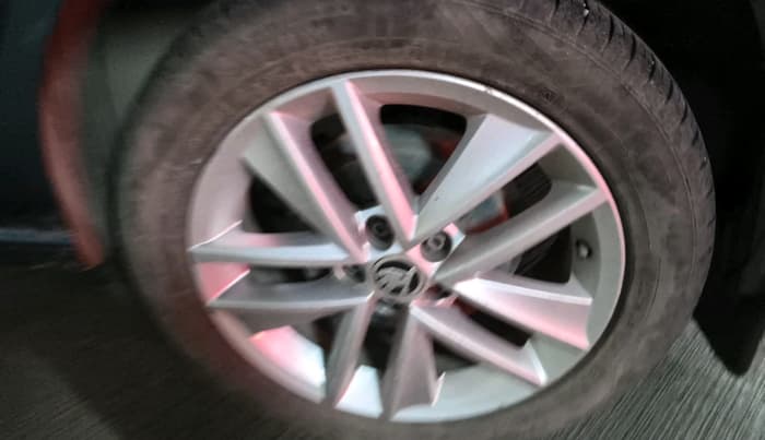 2018 Skoda Rapid STYLE 1.5 TDI AT, Diesel, Automatic, 1,02,165 km, tyre