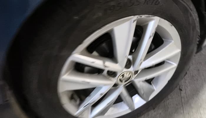 2018 Skoda Rapid STYLE 1.5 TDI AT, Diesel, Automatic, 1,02,165 km, tyre