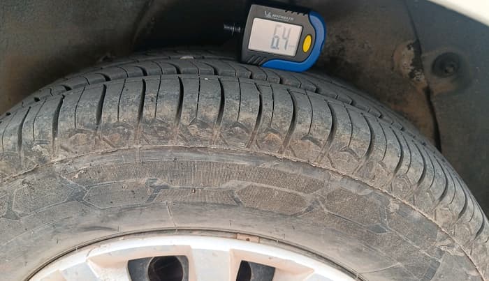 2010 Hyundai i20 MAGNA 1.2, Petrol, Manual, 1,02,440 km, tyre