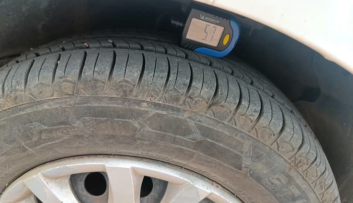 2010 Hyundai i20 MAGNA 1.2, Petrol, Manual, 1,02,440 km, tyre