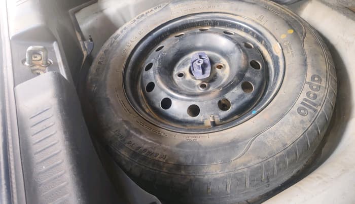 2019 Maruti Swift VXI, Petrol, Manual, 75,852 km, tyre