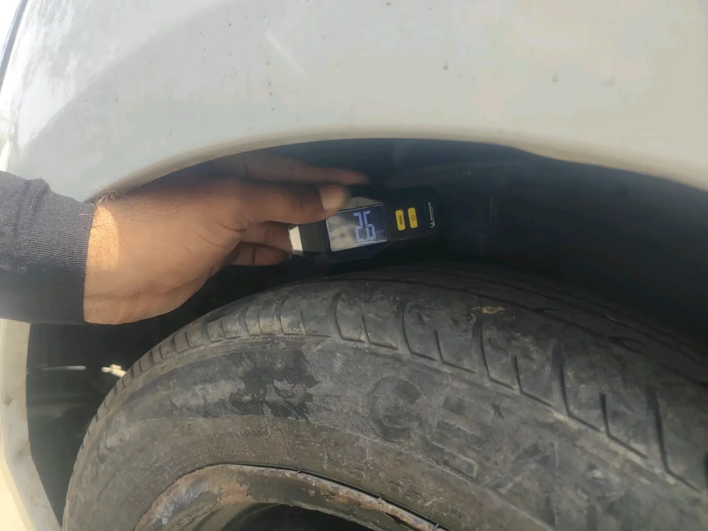 2013 Maruti Ertiga ZXI, CNG, Manual, 1,26,446 km, tyre