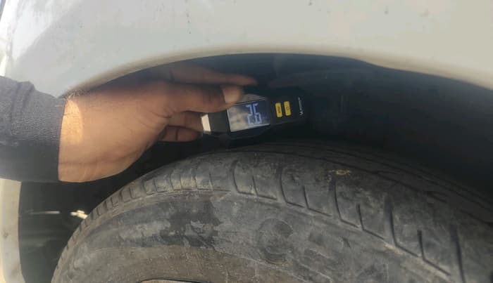 2013 Maruti Ertiga ZXI, CNG, Manual, 1,26,446 km, tyre