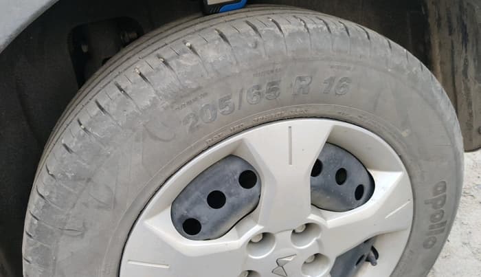 2023 Mahindra XUV300 W6 1.5 Diesel, Diesel, Manual, 44,788 km, tyre