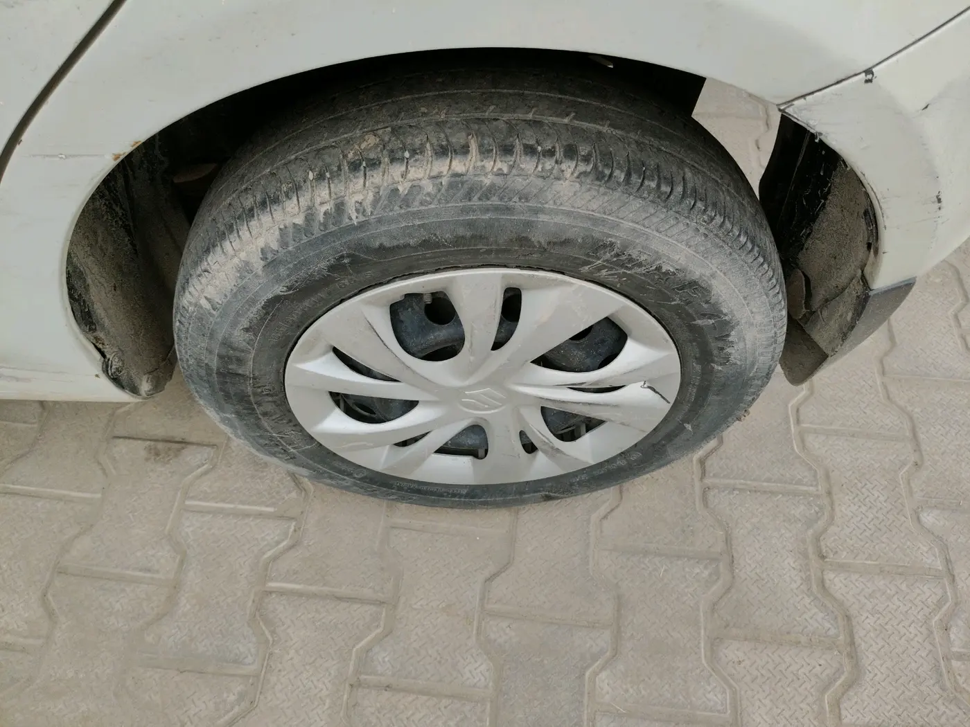 2017 Maruti Swift VDI, Diesel, Manual, 85,355 km, tyre