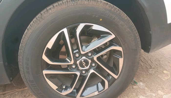 2023 KIA CARENS PRESTIGE PLUS 1.5 DIESEL 7 STR, Diesel, Manual, 63,043 km, tyre