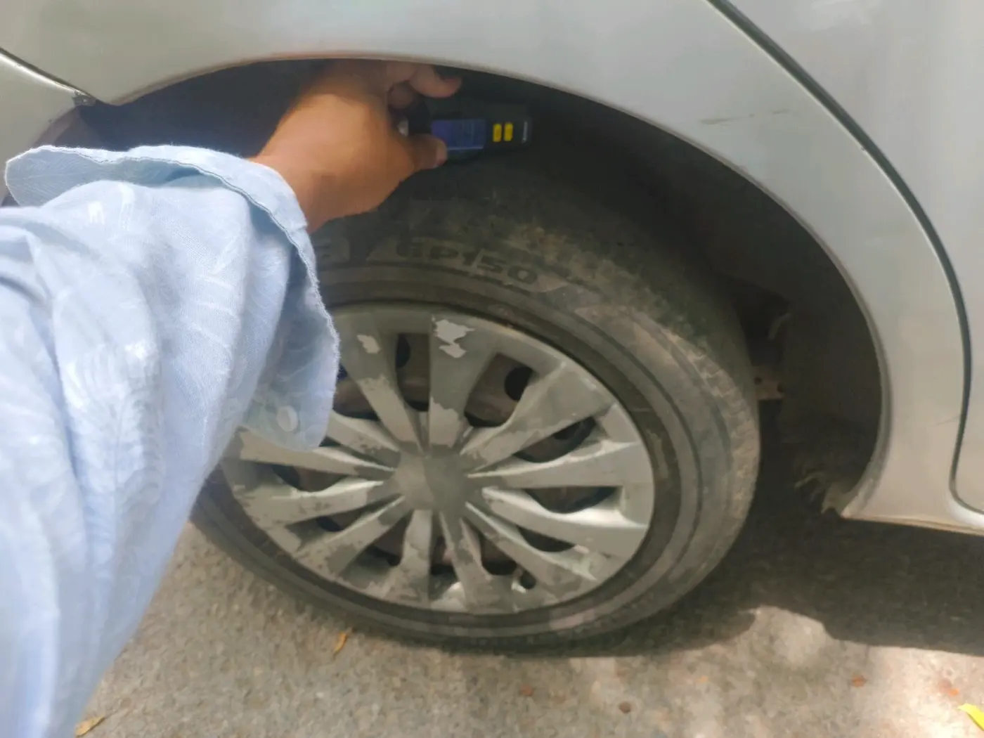 2011 Toyota Etios Liva G, Petrol, Manual, 1,40,000 km, tyre