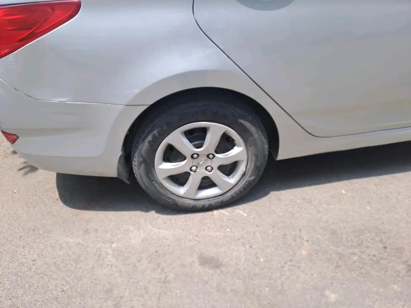 2013 Hyundai Verna FLUIDIC 1.6 VTVT EX, Petrol, Manual, 1,16,094 km, tyre
